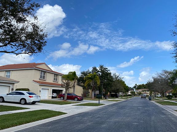 5th image of 5743 La Gorce Cir
