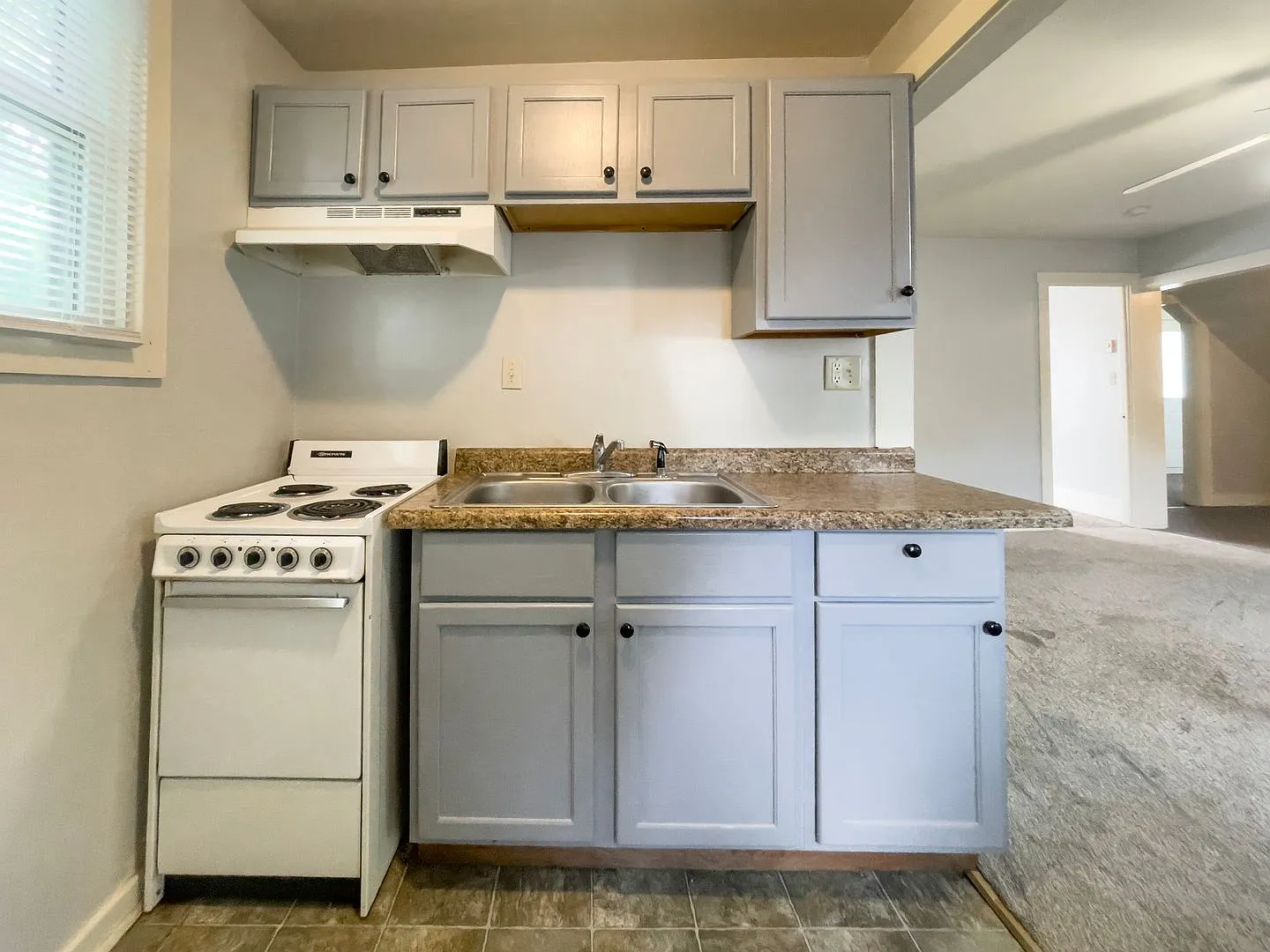 204 N Dill St — Photo 4