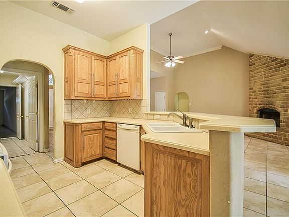 3rd image of 6609 Forest Oaks Ct