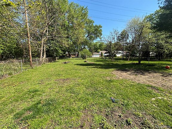 5th image of 915 E Forteen Mile Rd