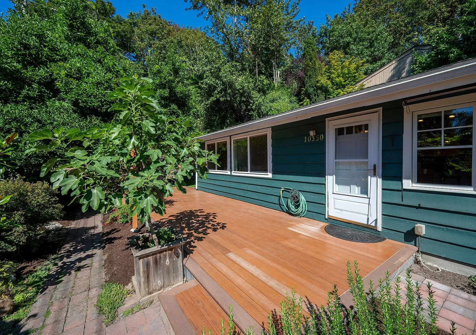 Private 4BR/2BA Home in Tranquil Setting close to Magnussen Beach — Photo 2