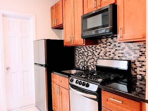 2nd image of 319 E 88th St APT 14