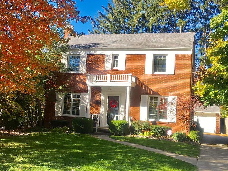 Beautiful curb appeal!