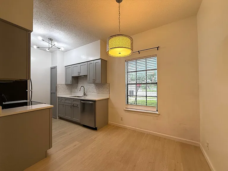 203 E 31st St #101 — Photo 4