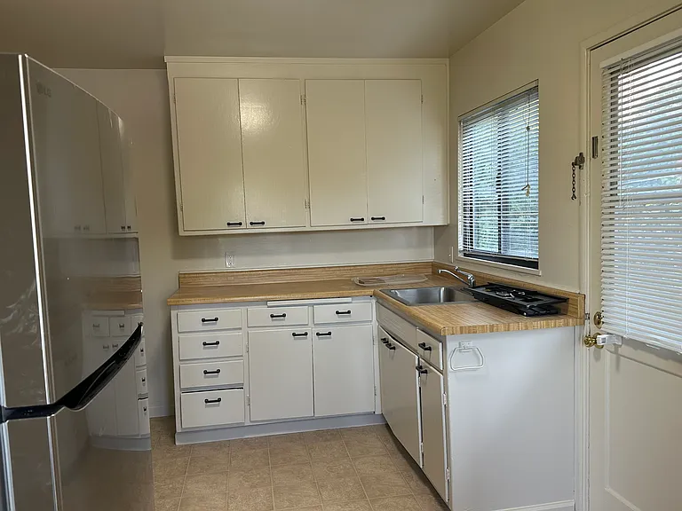 1030 Clay St — Photo 3