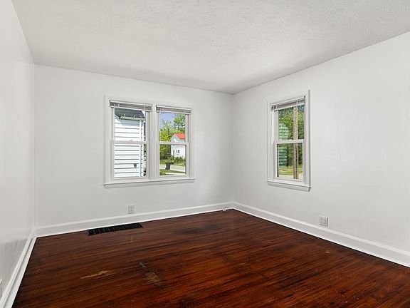 3rd image of 186 Marlow Rd