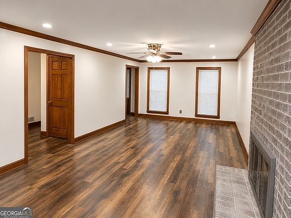 3rd image of 6980 Oak Leaf Dr