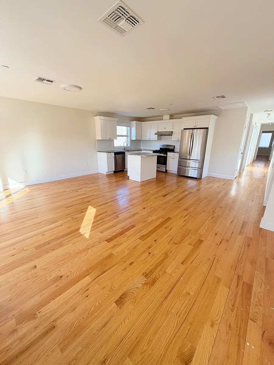 Building Photo - 6261 Amboy Rd #2