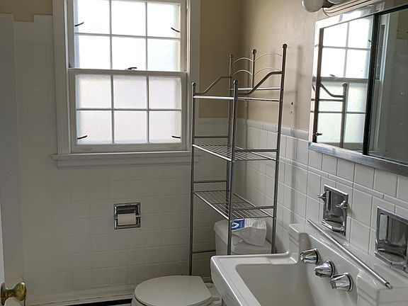 5th image of 160 Leonard St #1