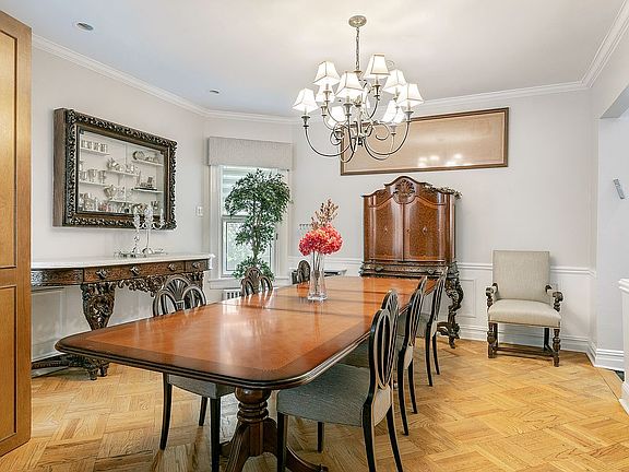 3rd image of 744 Rugby Rd #1