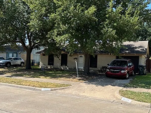 5029 Stagecoach Ln, Garland, TX 75043