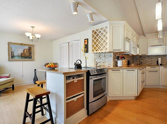 2nd image of 714 Lakeside Dr