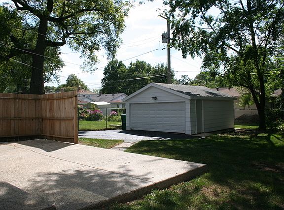 5th image of 354 S Lodge Ln