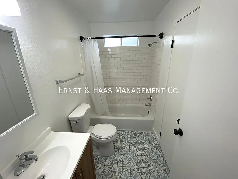 6673 Hammond Ave #G — Photo 10