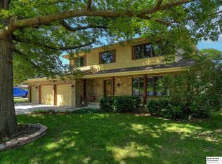 16584 Cedar Cir, Omaha, NE 68130