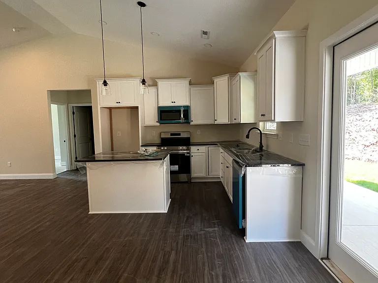 1421 White Horse Road Ext — Photo 7