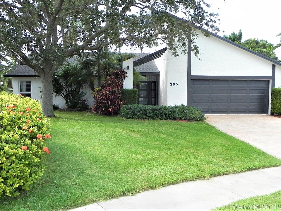 1st image of 205 NE 2nd Ct