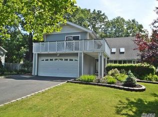 15 Gabon Ln, Coram, NY 11727