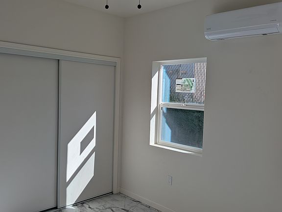 5th image of 910 Patrick Dr