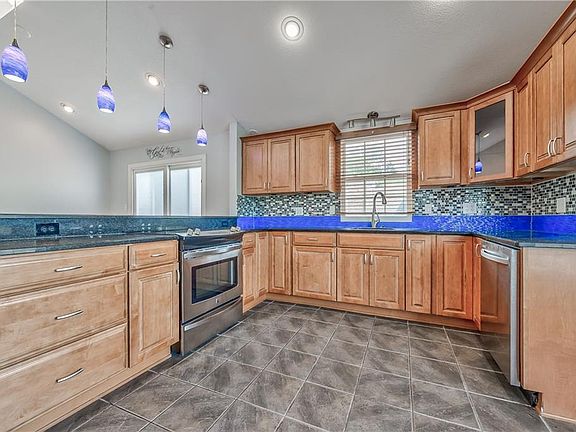 5th image of 8016 Monrovia St