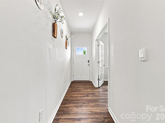 5th image of 118 N Hill Ln