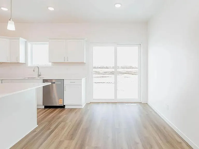 1521 Keystone Cir NE — Photo 10