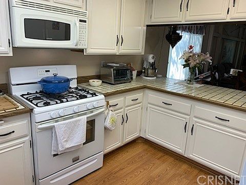 3rd image of 26247 Rainbow Glen Dr