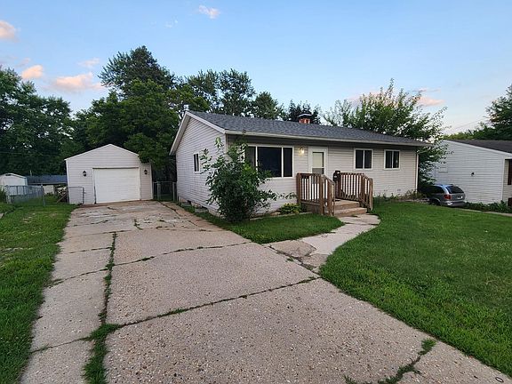 2nd image of 2936 N Moor Dr