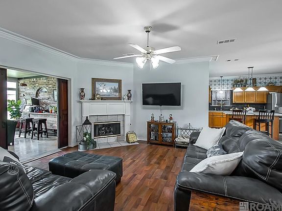 3rd image of 38152 Willow Lake Ave E