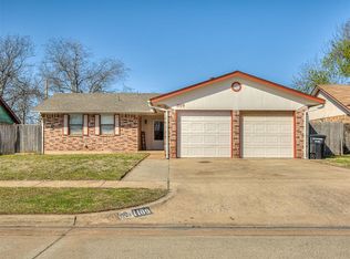 1109 Leafhurst Rd, Moore, OK 73160