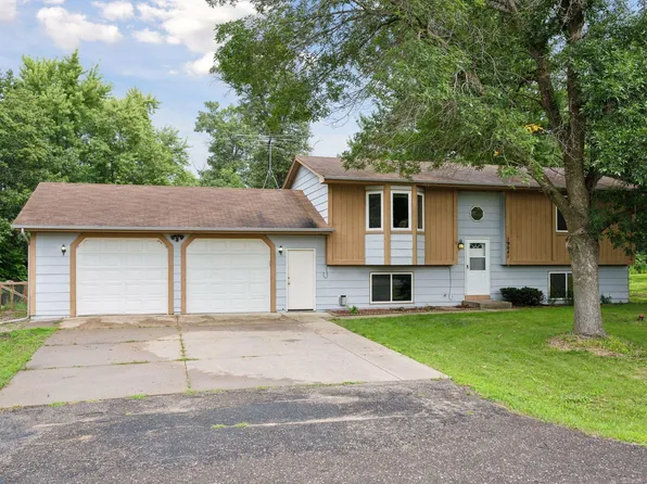 19041 Flora St NW, Oak Grove, MN 55011