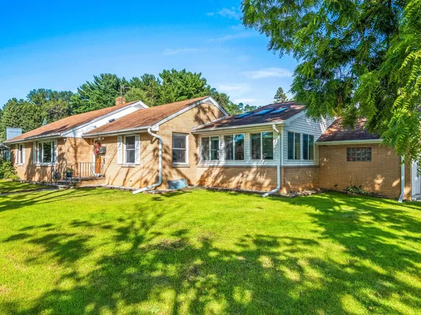 1205 Loch Dr, Green Bay, WI 54304