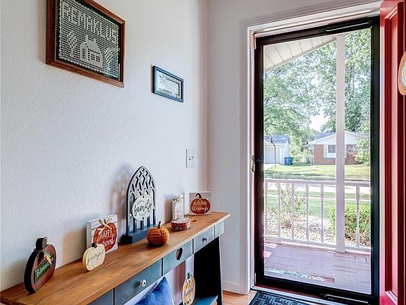 3rd image of 2846 Aberdeen Dr