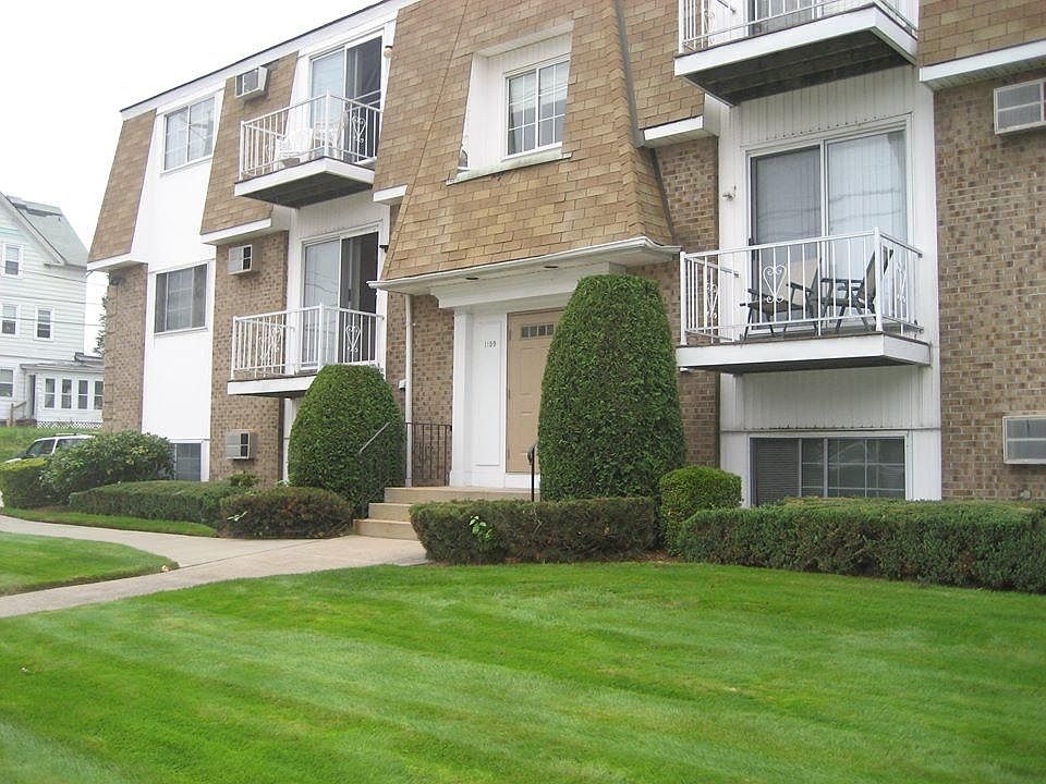 1159 Douglas