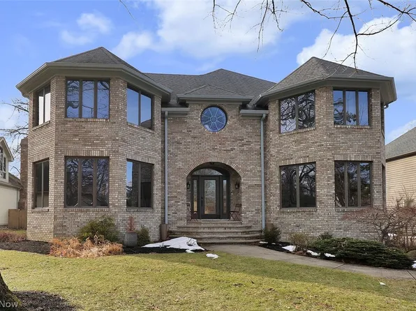 1564 Queens Ct, Westlake, OH 44145