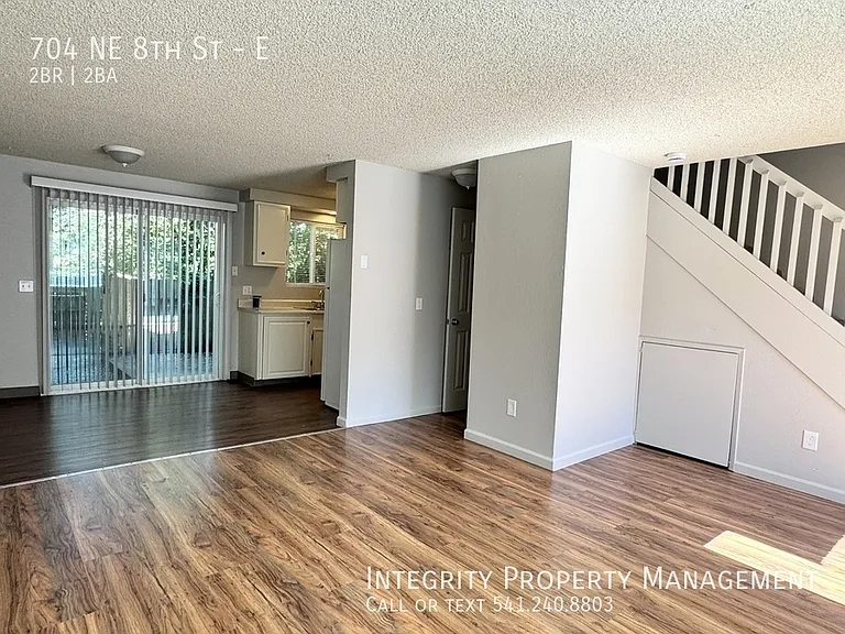 704 NE 8th St #E — Photo 5
