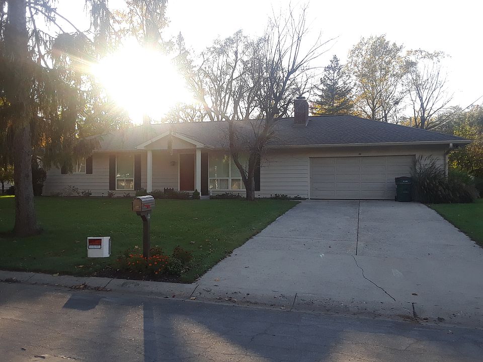 FRONT OF HOUSE