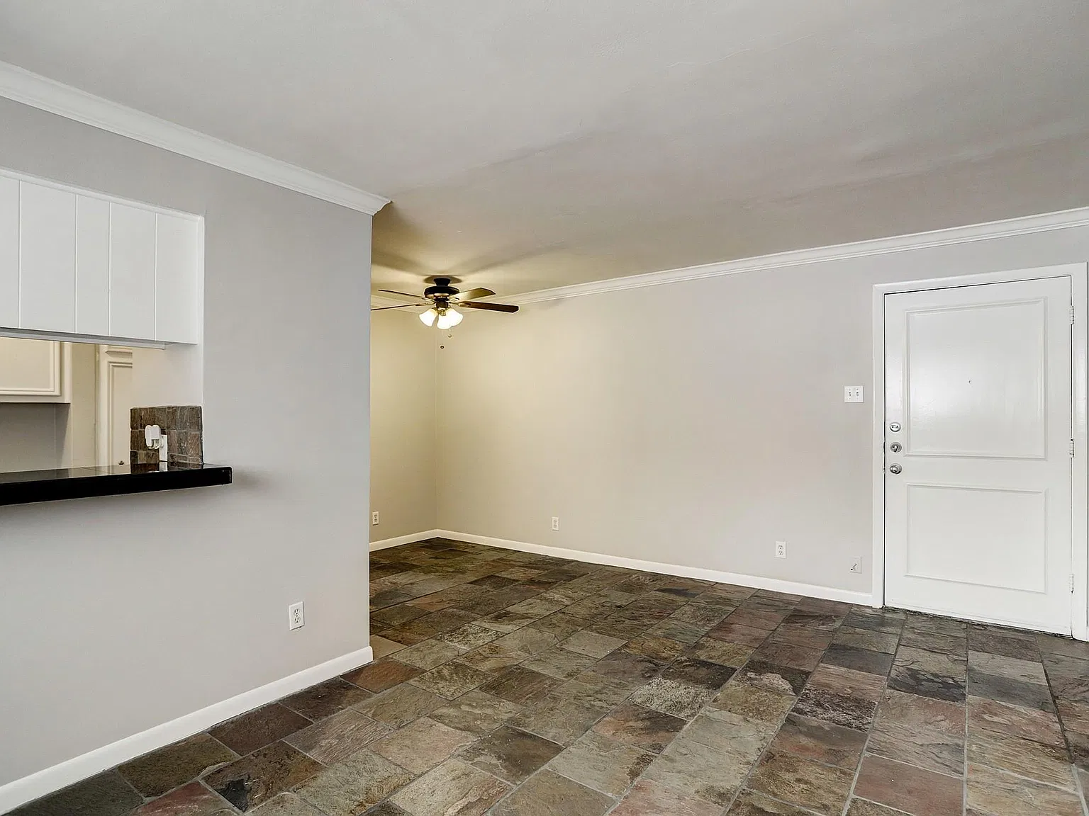 2 bed, 1.0 bath, 800 sqft, $1,295 — Photo 3