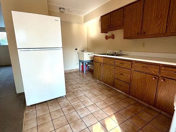 5th image of 1236 Mission Rd #6