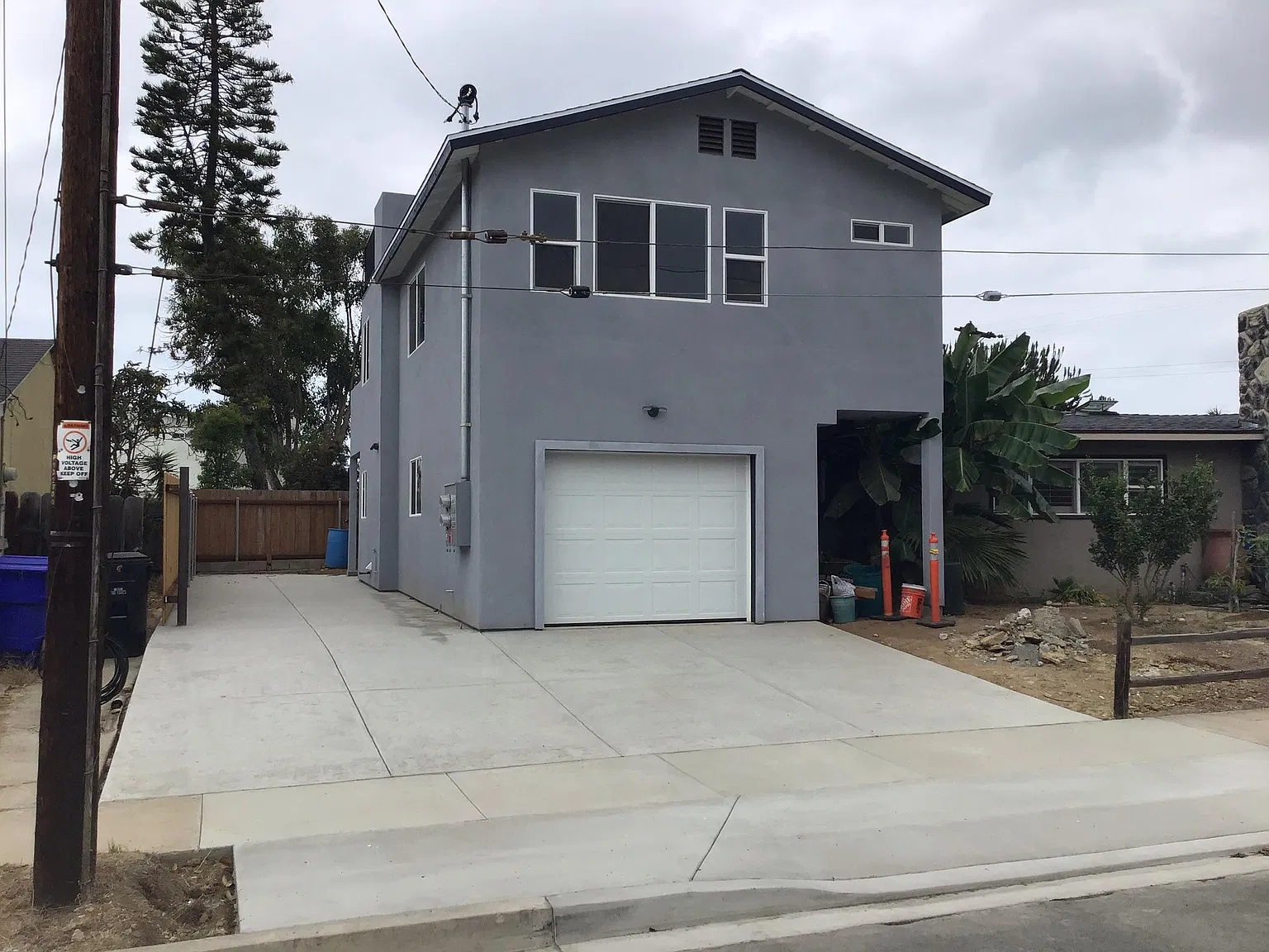 4388 Pocahontas Ave — Photo 2