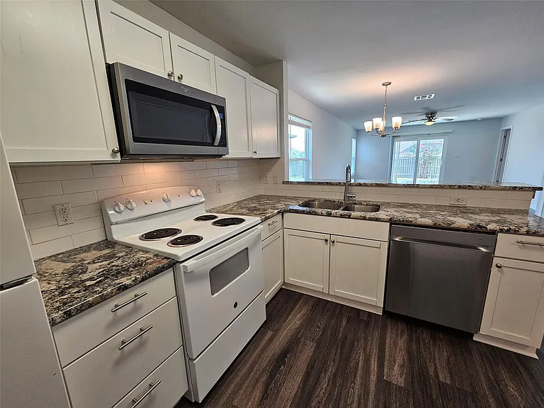 16721 Hamilton Point Cir — Photo 8