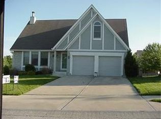 945 Yancey St, Liberty, MO 64068