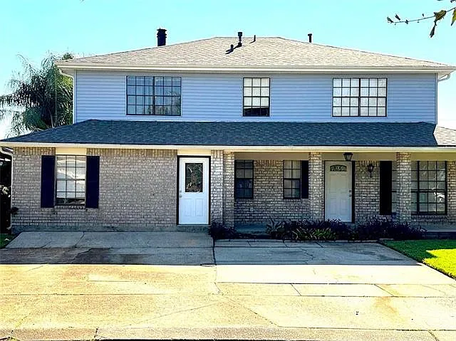805 Champagne Dr