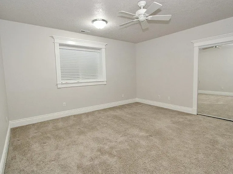 2291 N Greenview Ct — Photo 35