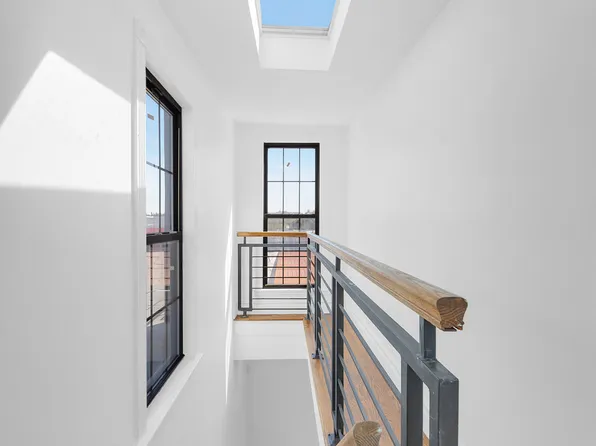 1085 Hancock Street image 36 of 37