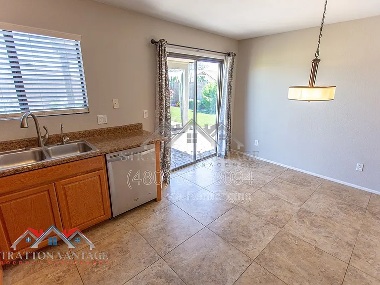 2105 E Donald Dr — Photo 14