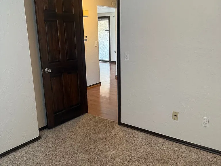 1082 Castlebury Mansion — Photo 23