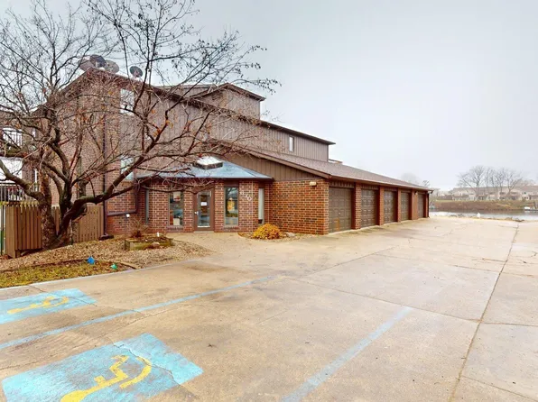 630 Briarstone Dr APT 205, Mason City, IA 50401