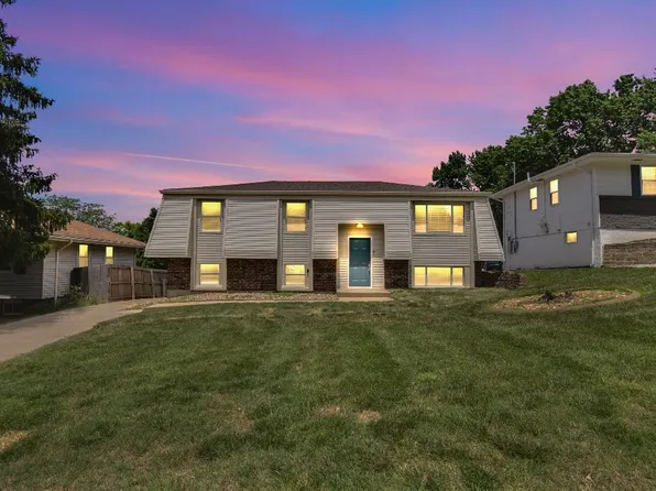 1212 NW 67th St, Kansas City, MO 64118