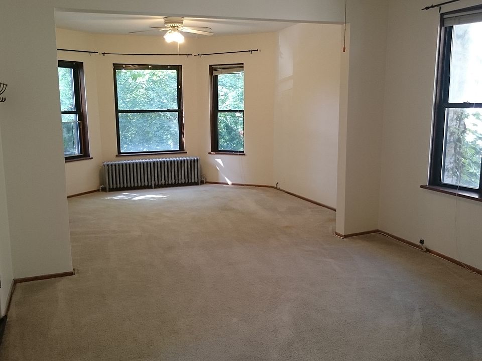 1st image of 3928 W Cornelia Ave #2